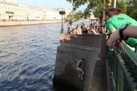 В Питере продолжают ломать памятники кошкам