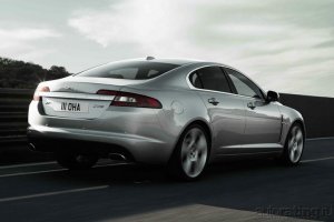 Похоже для британцев Ягуар - идеал красоты. Конечно, машина красивая, но могли бы и новенькое что-то придумать...