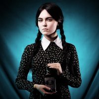 У неё взгляд уж очень похотливый.  Ни поэтому ли она мне, на каждой фотографии, напоминает Сашу Грей