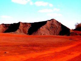 У автора напряг с фотками, а "Марса" там хватает и даже марсианской водички) Хз, как там местные выживают