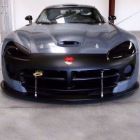 Объём двигателя этого ублюдка - почти девять литров. Никаких турбин у него нет. Также, как и не должно быть башки у того, кто решится его купить. 600 атмосферных кобыл обеспечивают такой разгон, что с пассажиров одновременно слезает одежда, спесь и желание продолжать поездку. Вайперы всегда славились дурным, нескончаемым, адским, бл@дь, разгоном, сопровождающимся криками: "Вася(Петя, Костя, Иннокентий), останови, сука, я выйду, ну его нах@й"!!!!!