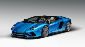 для справки;
Lamborghini   Aventador S Roadster
Выпускается с 2017 года. Одна базовая комплектация. Цена 22 379 529 руб.
Двигатель 6.5, бензиновый. Привод полный. КПП: роботизированная.