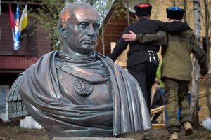 В Курганской области открыли памятник Путину без Путина