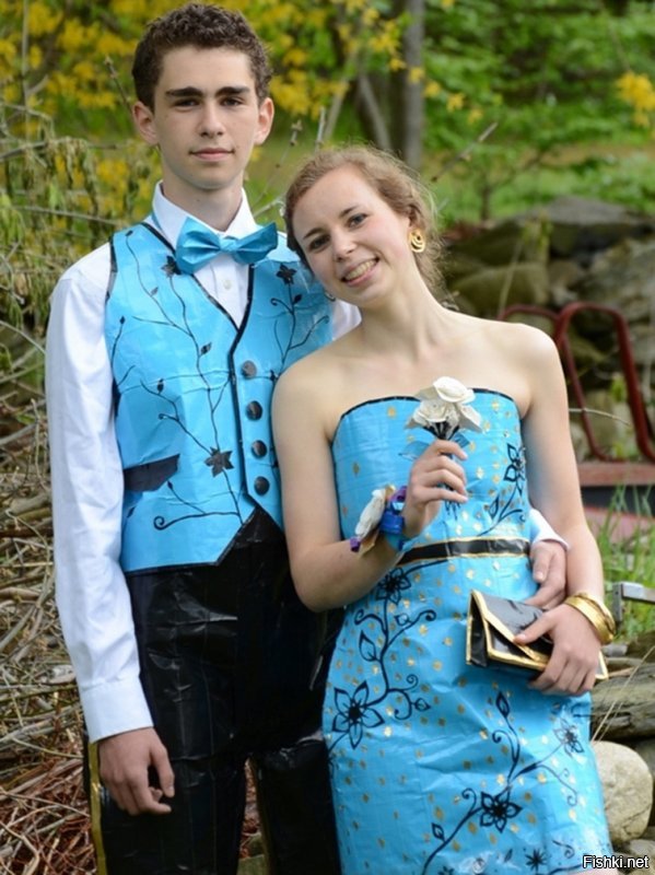 Добавлю: у них там конкурсы проводятся на лучший костюм из скотча. Некоторые умудряются даже в скотче выглядеть элегантнее, чем другие в обычных костюмах на выпускной: