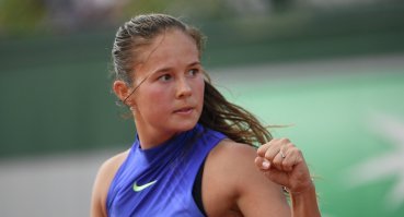 А если муж будет непослушен, Дашка поставит его на место разом