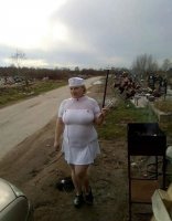 Эта свинина ещё и без лифчика жарит шашлык на кладбище. Еъать у неё соски, как чайные блюдца.