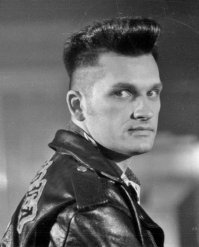 Как волосы-то подросли.