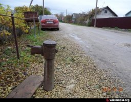 У нас в деревне колонка такая с крышкой была....ее снимали набирали в нее воду и пили)