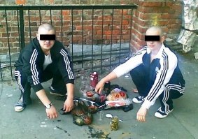 чОткий пацик должен сидеть на кортах и семки лузгать и пивас
тут не чОткий пацик