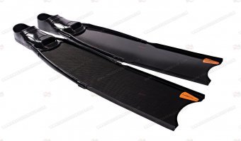 Лопасти для ласт по той же технологии из стекловолокна клеили, углеволокно по тем временам по ценам кусалось, да и сейчас тоже. Да и нахуа когда проще купить