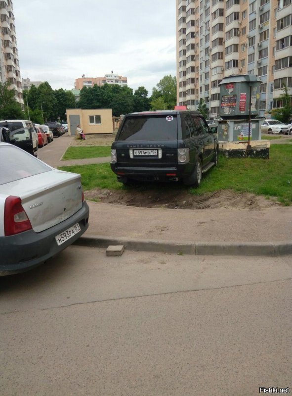 У нас вот во дворе тоже выпрашивает. Пока замечен 2 раза, обычно там такой же но на ниве стоит.