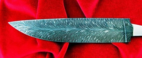 Вот дамаск очень высокого класса, от очень серьёзных мастеров, даже не так, Мастеров: