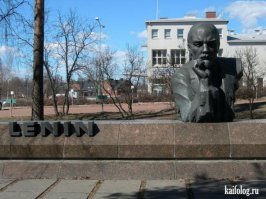Памятники Ленину по всему миру стоят... Вьетнам, Куба, Канада, США, Германия, Финляндия,  Китай, Италия, Индия, Швейцария.... Это история, и только "шумеры" решили предать  память своих предков и написать  нью-историю....