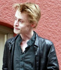 10 кинозвезд с нестандартной внешностью (11 фото)