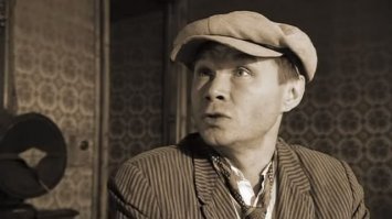 10 кинозвезд с нестандартной внешностью (11 фото)