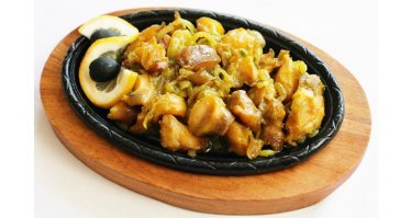 Жалко конечно что рапан всю устрицу уничтожил. Но он тоже весьма  съедобен. Я лично прохладно к рапану отношусь. По мне так уж лучше рыбка хорошая или креветка, а мидии, рапаны эт не моё. Одесса.