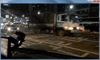 Небоскреба на первой и последней картинке - пока что не существует. Фотошоп рулит, однозначно. Но в целом, Сеул мало отличается от Москвы.