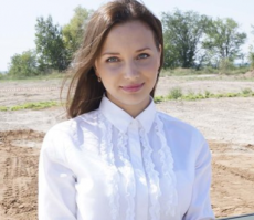 Симпатичная  девушка