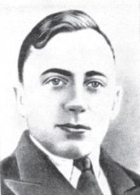 13 января 1943 года в бою за Синявинские высоты у поселка Марьино (ныне в черте города Кировск Ленинградской области) стрелковой роте 270-го стрелкового полка 136-й стрелковой дивизии Ленинградского фронта, в которой находился стрелок красноармеец Дмитрий Семёнович Молодцов, была поставлена задача уничтожить батарею 305-миллиметровых пушек, обстреливавших наши позиции. Продвижение роты было остановлено пулемётным огнем из дзота, прикрывавшим позиции батареи. Молодцов добровольно вызвался подавить вражескую огневую точку. Он подобрался к дзоту и несколькими гранатами заставил замолчать пулемёт противника. Но когда рота перешла в атаку, пулемёт заработал снова. Не имея гранат, воин закрыл своим телом амбразуру дзота. Рота захватила батарею противника, двенадцать автомашин, несколько пулеметов, много снарядов и различного военного имущества.
Указом Президиума Верховного Совета СССР от 10 февраля 1943 года за образцовое выполнение боевых заданий Командования на фронте борьбы с немецкими захватчиками и проявленные при этом отвагу и геройство красноармейцу Молодцову Дмитрию Семеновичу присвоено звание Героя Советского Союза (посмертно).
Могила Героя находится в Кировске. В городе Сертолово (Ленинградской области) его именем названа центральная улица, памятник установлен у школы  1.