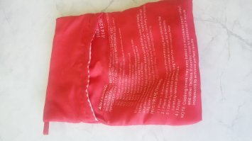 Есть вот такие мешки для варки картошки в микроволновке.