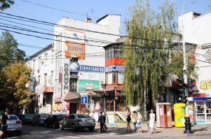 с каких пор это стало зданием "Переговорного пункта" ?????????????
Он НАПРОТИВ, через дорогу !