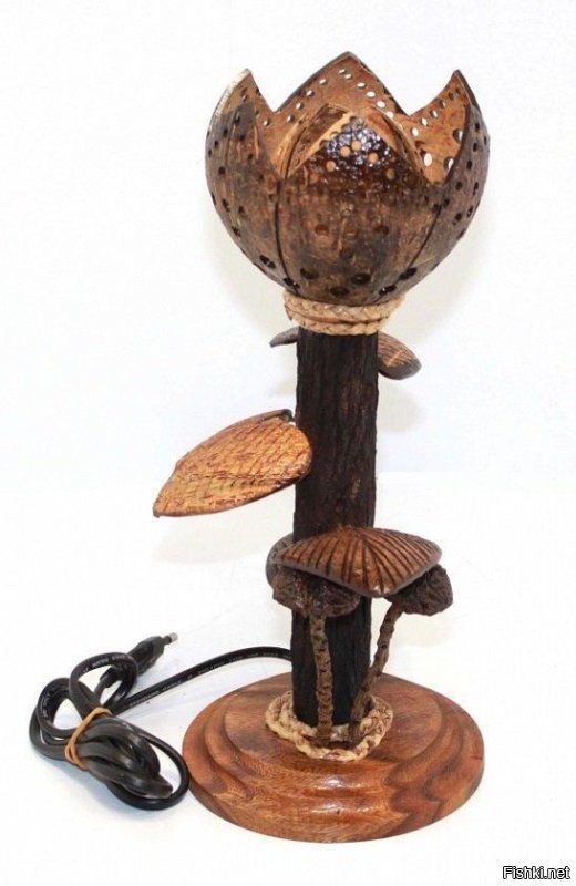 Вообще-то, вот лампа из ореха (из кокосового):