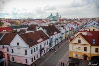 Почему в России, в самой богатой ресурсами и самой большой по территории страны в мире такие запущенные и не ухоженные города, причём все, кроме Москвы, даже Питер, был год назад, удивился в центре города разрушенные заброшенные здания всё серое грязное, проезжал по Волге по туристическим маршрутам, был в городах Мышкин, Тутаев, разруха и какая то гнетущая тоска, мы в Беларуси живём гораздо беднее если сравнивать ваши официальные зарплаты и очень много людей едут к вам работать, но наши Любые города по сравнению с Российскими это небо и земля, почему так!?