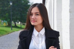 автор. билЯтЪ 
заголовок как у желтой прессы. а в итоге видим каких-то "звездных" баб.
вот посмотри на эти лица, вот мировые (симпатичные) казашки