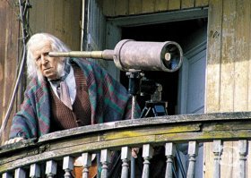 Мужчина пишет жалобы на всё подряд и зарабатывает на этом деньги