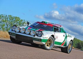 в посте напутано зеро и стратос хф два разных авто, где про полумесяц лобового стекла и участия в ралли то это вот.