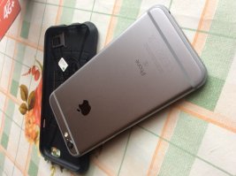 А я сегодня с утра утопил свой девайс, открыл бл@ть купальный сезон сук@. 
И вроде бы грустить надо, но так хорошо без этой чёртовой связи, хотя рука сегодня автоматом все к карману тянется, проверить Сообщения в мессенджерах. 
Вот тоже не задался день. 
Удачи нам всем, ребята, пусть неприятности обходит стороной!