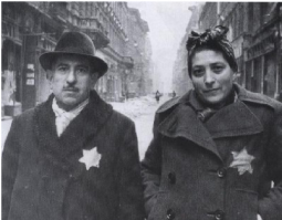 На фото все сыновья Германского Императора Вильгельма. Иоахим приходится отцом свёкру Марии Гогенцоллерн, от которого она родила сына Георгия.
Ниже фото мамы Леониды и брата матери, родного дяди Марии Гогенцоллерн   Ираклия, который в Третьем Рейхе был помощником Альфреда Розенберга.