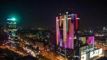 В Киеве еще есть Гулливер (справа), он на 5 метров выше указанного в посте Паруса (слева)