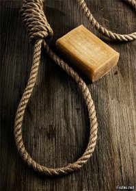 Распространителей наркоты вешать на площадях, показательно... Только жесткие методы помогают в таком деле. Брать пример с Сингапура.
Законы касательно наркотиков в этой стране достаточно радикальные. Если вас поймают с полукилограммом травы, вам грозит смертная казнь через повешение! Это касается и иностранцев.