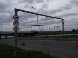 всё. там такую конструкцию установили  на подъезде, что только дебил поедет дальше