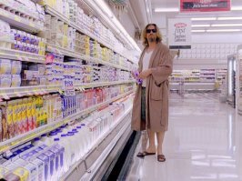 Зачем смокинг? Можно и в домашнем хорошо выглядеть.