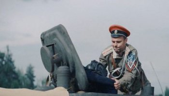 А белогвардеец с аксельбантами. То есть, по лесу бегать без них все равно что голый?
Я российское кино уже давно не смотрю. Советское смотрю, а российское нет. Ну разве что комедийные сериалы на ТНТ.