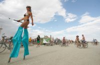 Фееричные случаи на подиуме: нелепые падения моделей
