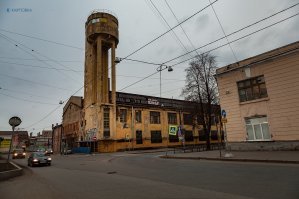 Позволите совет?) Иногда красота бывает мрачной. И такой красоты в Питере и его окрестностях тьма тьмущая)