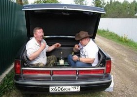 Это же "Hennessy"! Соленым огурцом???