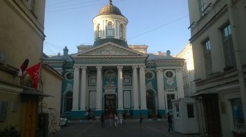 Всего десять? В Питере на порядок больше можно красивых зданий найти )