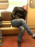 Что-что... лысый из бразерс! :)



Прячет голову в куртку, чтоб опять не началось "как тогда"! :)