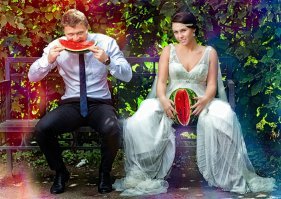 Всё как всегда: без трусиков, но зато в фате