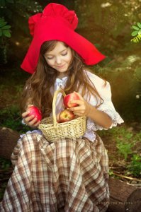 Постановочные редко у какого фотографа получаются естественно выглядящими. Что и подтверждает этот пост.
Мне такие нравятся: