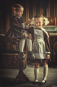 Постановочные редко у какого фотографа получаются естественно выглядящими. Что и подтверждает этот пост.
Мне такие нравятся: