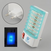 Только трещит ночью, когда комариков прошибает.