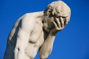 Попытка впечатлить девушек на пляже с треском провалилась