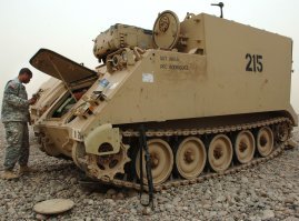 Немного не точно... на видео М577. По-сути, тот же М-113, но в командно-штабном исполнении