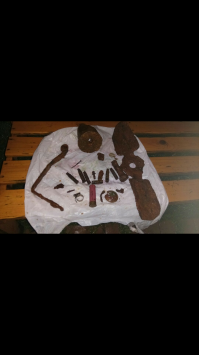 однажды ,дождливый сентябрьским днем,когда мне зарулил на дачу приятель.Распив,под шашлычок,бутылочку коньяка,он предложил попробывать в деле его новое при обратно комета лол детектор.В течении часа из недр участка было извлечено несколько  винтовочных и автоматных гильз ,также донце 76-ти мм гильзы,кованную петлю,обломок ключа,часть тракторного вентилятора,болты гвозди,потерянный год назад хомут,и другие мелочи)))денег не было,но я держусь©