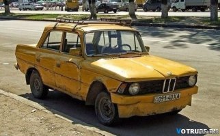 Автомобиль был своего времени. Нужно было наполнять рынок своими товарами народного потребления после восстановления промышленности и собственно страны - Война не так давно закончилась по тому времени. Не помню какая пятилетка была - количества, а следующая качества. Каблучёк и сейчас смотрится. И вот неоднозначное фото про дизайн того времени :)